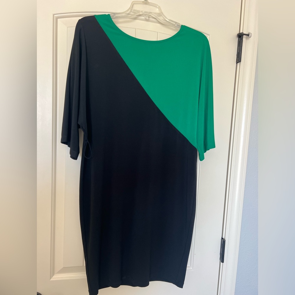 EnFocus Studio women’s black and green color block dress. Size 6